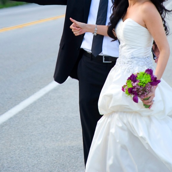 Monique Lhuillier wedding dress - Picture 5 of 8